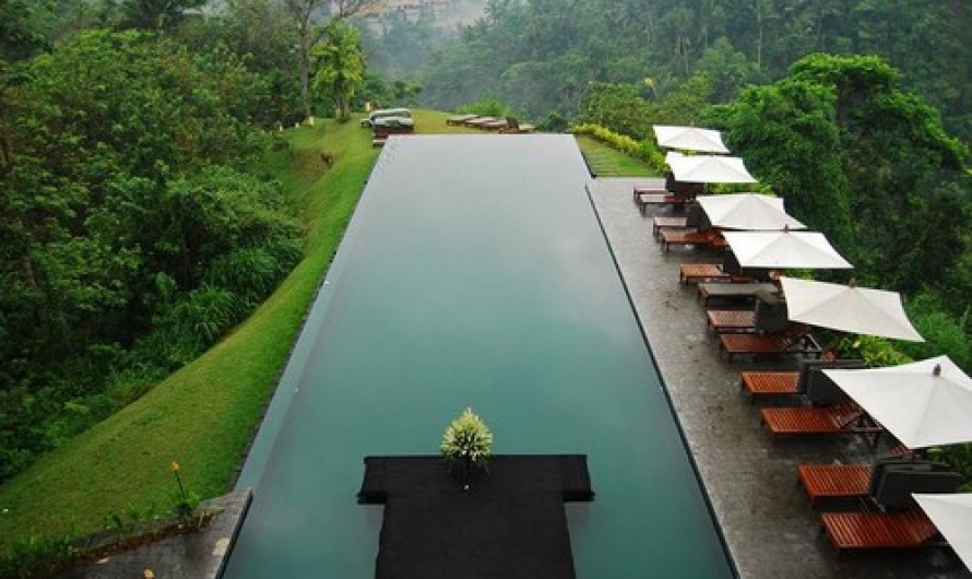 10 Stunning Infinity Pools