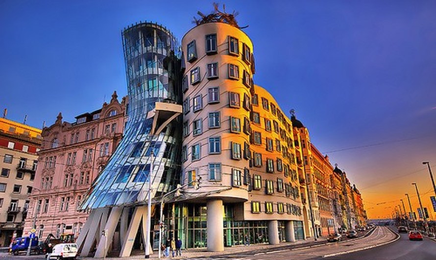 10 Strangest Buildings 