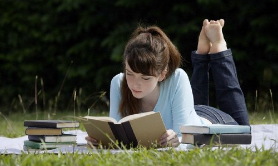 10 Reasons Why Reading Classics is Difficult These Days
