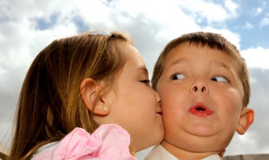 kids kissing